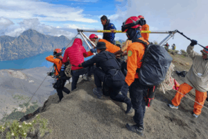 Misi Penuh Nyali: Kisah Evakuasi Pendaki Brasil dari Jurang Rinjani